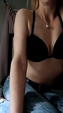 Snapshot of hornymilf00 chatting on October 26, 7:36 am hornymilf00 online show from October 26, 7:36 am