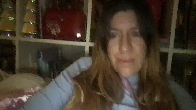 Snapshot of HYPHYtype chatting on January 4, 1:52 am HYPHYtype online show from January 4, 1:52 am
