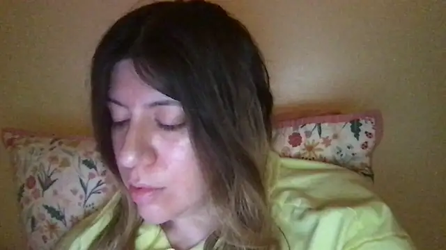 Snapshot of HYPHYtype chatting on January 8, 2:03 am HYPHYtype online show from January 8, 2:03 am