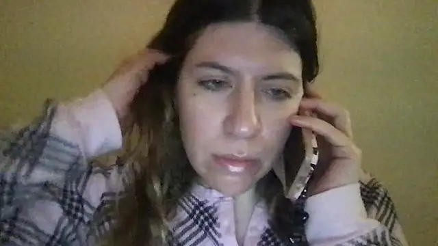 Snapshot of HYPHYtype chatting on January 21, 3:04 am HYPHYtype online show from January 21, 3:04 am