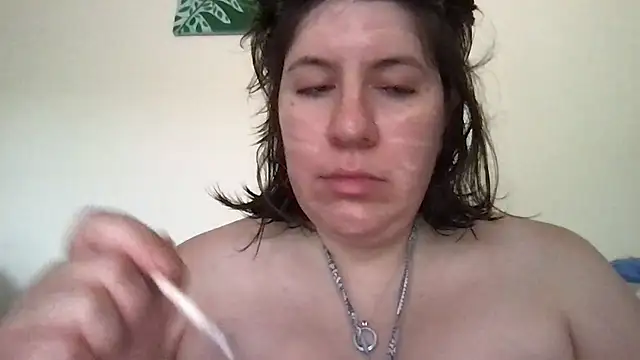 Snapshot of HYPHYtype chatting on June 30, 12:33 am HYPHYtype online show from June 30, 12:33 am