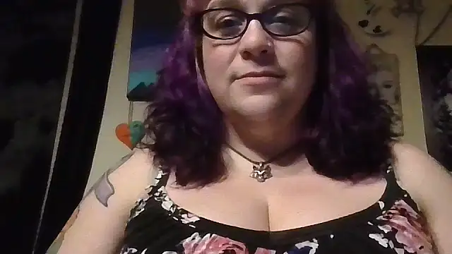 Snapshot of GothyBaby chatting on April 27, 11:58 pm GothyBaby online show from April 27, 11:58 pm
