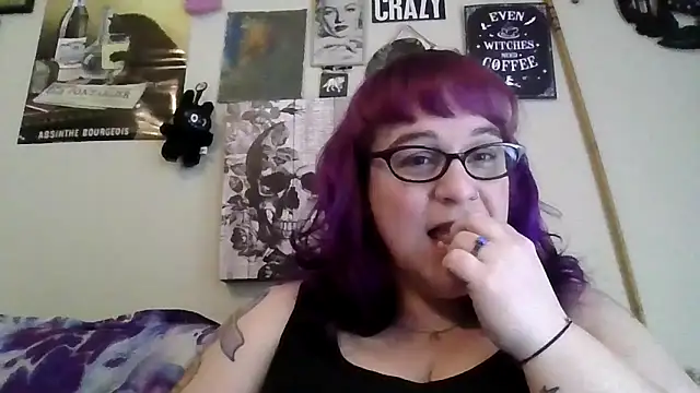 Snapshot of GothyBaby chatting on June 12, 6:18 pm GothyBaby online show from June 12, 6:18 pm