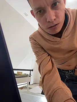 Snapshot of yequeal chatting on March 1, 8:21 pm yequeal online show from March 1, 8:21 pm