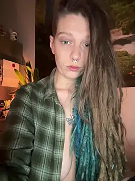 MenaDreadfull online show from February 18, 5:25 am