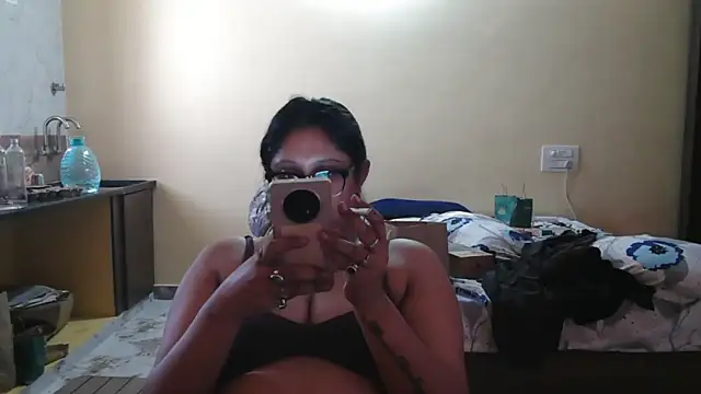 Snapshot of bigtits96 chatting on February 18, 5:53 am bigtits96 online show from February 18, 5:53 am