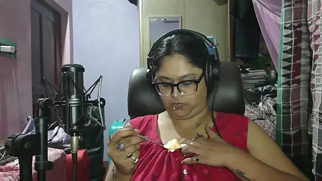 bigtits96 online show from February 27, 8:53 pm