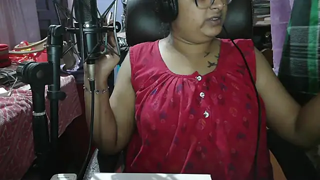 Snapshot of bigtits96 chatting on March 1, 10:31 pm bigtits96 online show from March 1, 10:31 pm