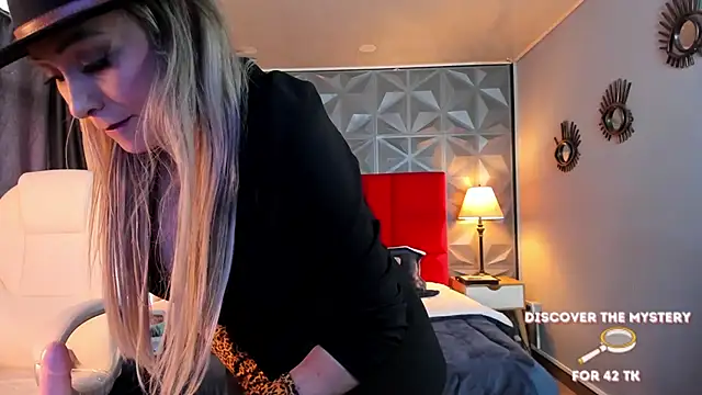 Holly madison  online show from February 23, 4:02 pm