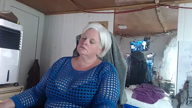 sexychazza16 online show from October 6, 6:27 pm