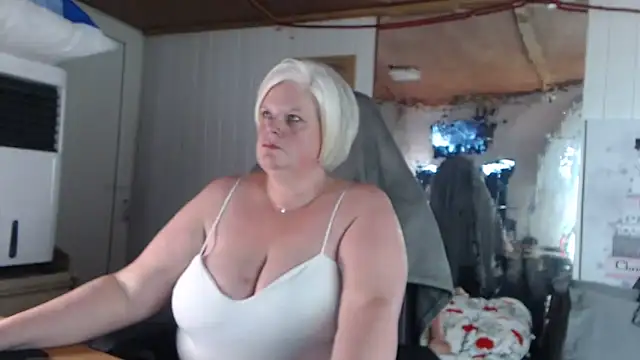 sexychazza16 online show from October 13, 6:41 pm