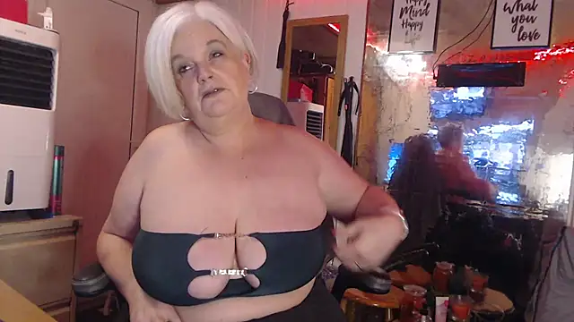 sexychazza16 online show from January 6, 8:01 pm