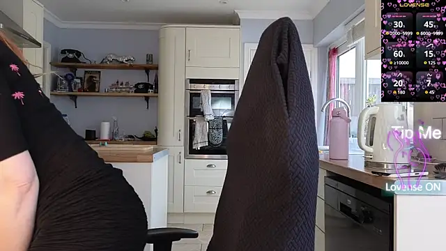 stripmequick online show from March 25, 11:05 am