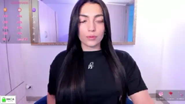 Snapshot of EricaVanderhill chatting on December 19, 10:17 pm EricaVanderhill online show from December 19, 10:17 pm