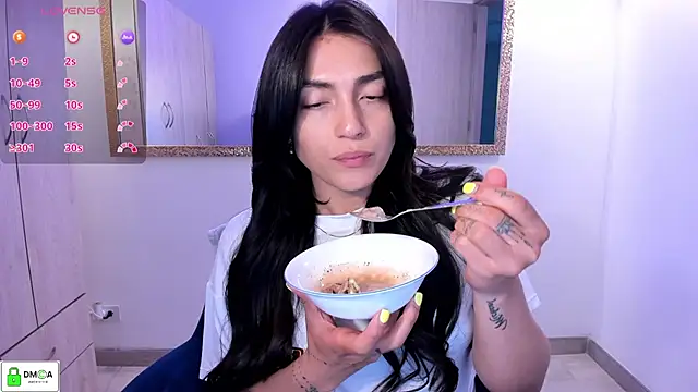 Snapshot of EricaVanderhill chatting on December 20, 10:50 pm EricaVanderhill online show from December 20, 10:50 pm