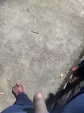 Snapshot of FinableKnee chatting on October 22, 1:22 pm FinableKnee online show from October 22, 1:22 pm