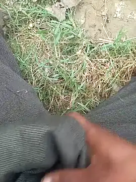 Snapshot of FinableKnee chatting on November 23, 6:13 am FinableKnee online show from November 23, 6:13 am