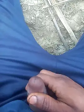 Snapshot of FinableKnee chatting on January 9, 11:35 am FinableKnee online show from January 9, 11:35 am