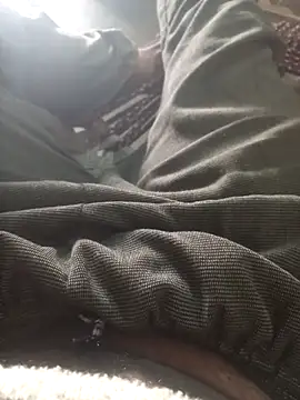 Snapshot of FinableKnee chatting on February 2, 8:24 am FinableKnee online show from February 2, 8:24 am