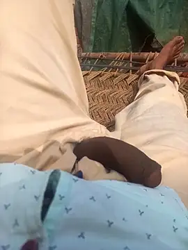 Snapshot of FinableKnee chatting on February 3, 7:24 am FinableKnee online show from February 3, 7:24 am