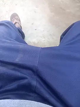 Snapshot of FinableKnee chatting on February 13, 7:59 am FinableKnee online show from February 13, 7:59 am