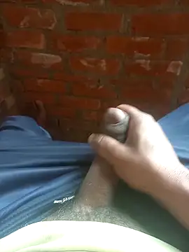 Snapshot of FinableKnee chatting on February 24, 4:54 am FinableKnee online show from February 24, 4:54 am