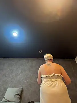 CandyShoopp online show from February 26, 7:35 pm