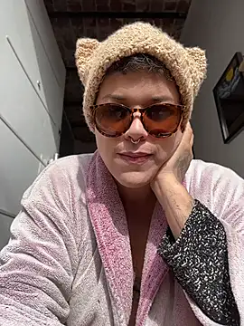 Snapshot of Alicbranca chatting on July 13, 4:10 pm Alicbranca online show from July 13, 4:10 pm