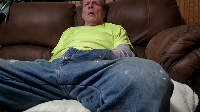 Snapshot of dickgozinyah chatting on March 16, 9:27 am dickgozinyah online show from March 16, 9:27 am