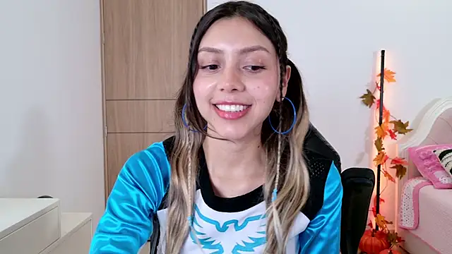 Snapshot of Sensualtease chatting on September 27, 12:48 am Sensualtease online show from September 27, 12:48 am