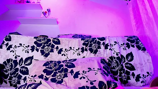 sofi decker online show from February 4, 9:17 am