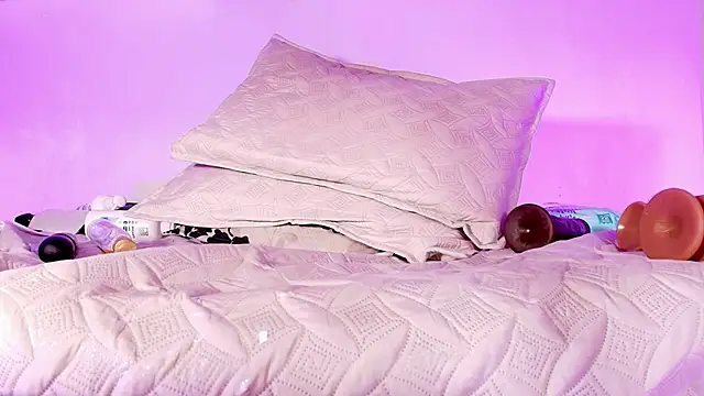 sofi decker online show from February 16, 6:21 am