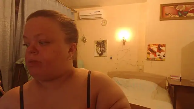 Janiffer MiMi online show from March 18, 1:21 am