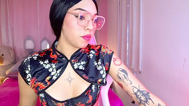 Snapshot of Lyna_love chatting on October 15, 8:20 pm Lyna love online show from October 15, 8:20 pm