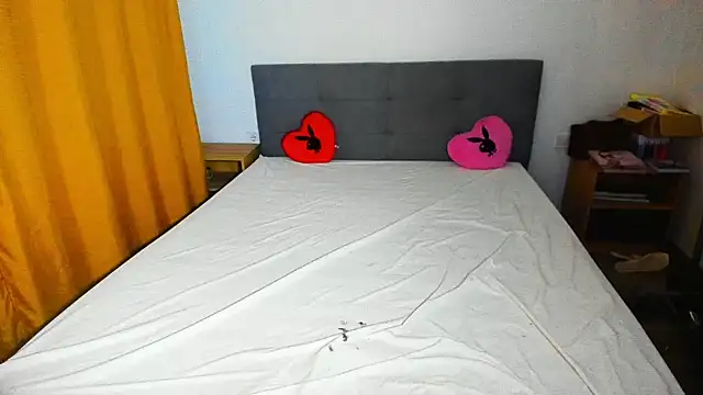 pinupmod online show from March 11, 2:32 am