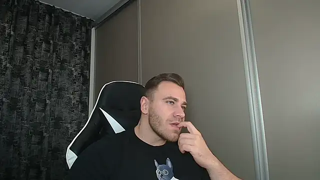 Thori92 online show from January 18, 5:59 pm