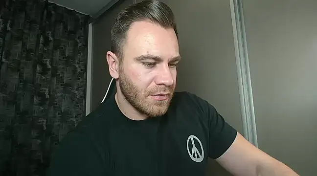 Thori92 online show from February 4, 9:10 pm