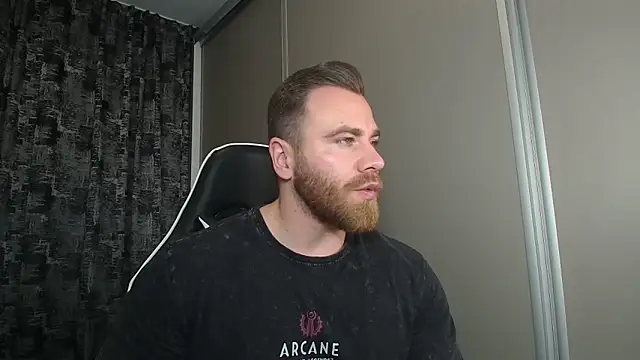 Thori92 online show from December 1, 4:45 pm