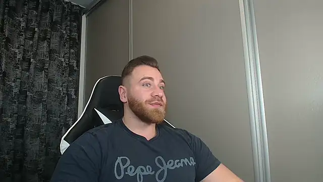 Thori92 online show from December 5, 5:42 pm