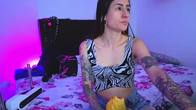 Snapshot of I_am_kim chatting on March 3, 2:18 am I am kim online show from March 3, 2:18 am