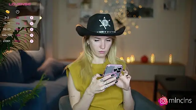 melanielwithu online show from October 30, 3:35 pm