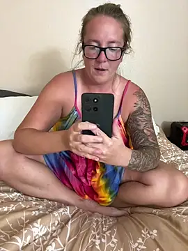 Lizzyloo online show from April 11, 1:21 am