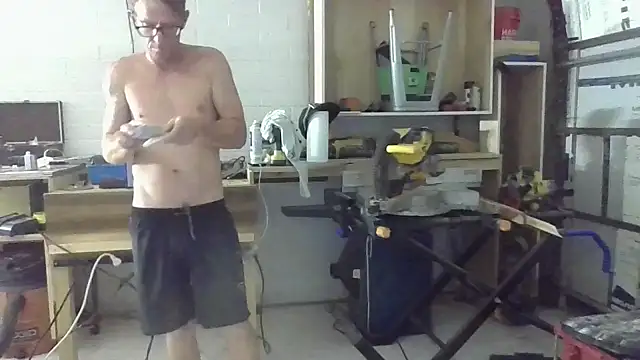 Snapshot of sunburnt602 chatting on March 9, 5:33 am sunburnt602 online show from March 9, 5:33 am