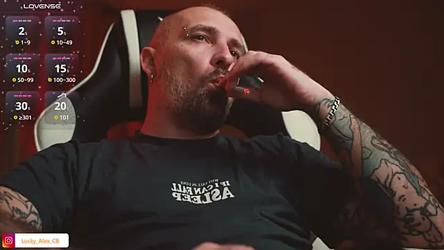 LuckyAlexx online show from January 22, 11:53 pm