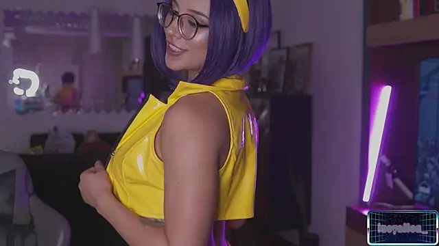 Snapshot of LucyAllenX chatting on December 8, 4:25 am LucyAllenX online show from December 8, 4:25 am