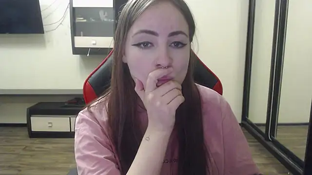 Laralianna online show from December 25, 4:32 pm