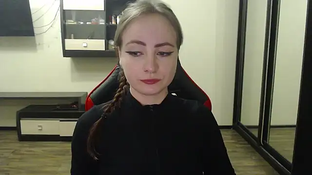 Laralianna online show from March 2, 5:04 pm