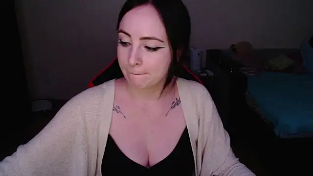 Laralianna online show from October 28, 8:00 pm