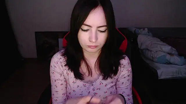 Laralianna online show from December 5, 3:09 pm