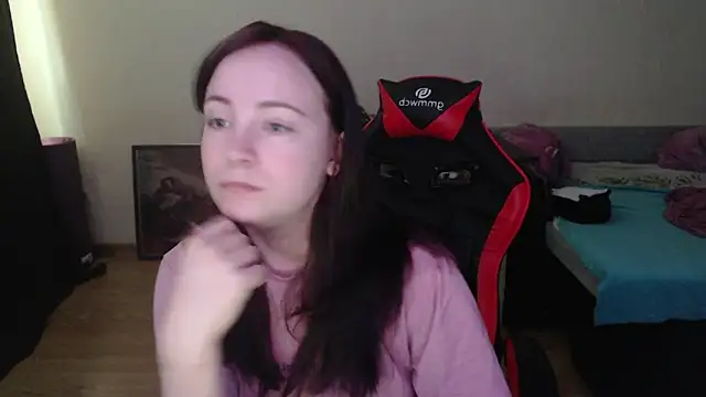 Snapshot of Laralianna chatting on May 6, 8:41 am Laralianna online show from May 6, 8:41 am
